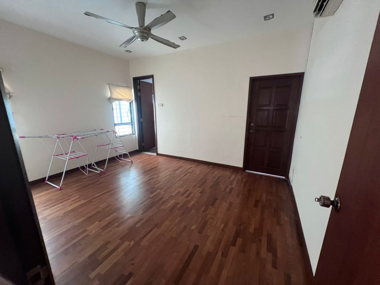 Slim Villa 3 Sty Terrace Jelutong 3123sf Renovated - photo 4