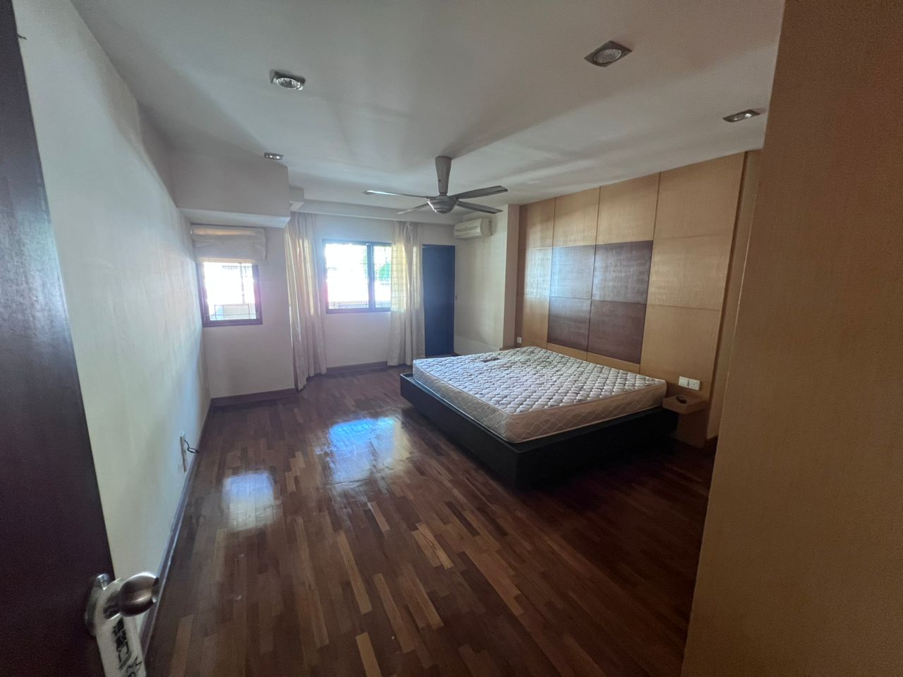 Slim Villa 3 Sty Terrace Jelutong 3123sf Renovated - photo 10