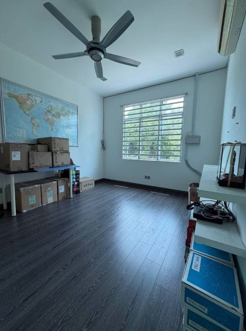 Beverly Hill 3Sty Terrace Tanjung Bunga Renovated - photo 8