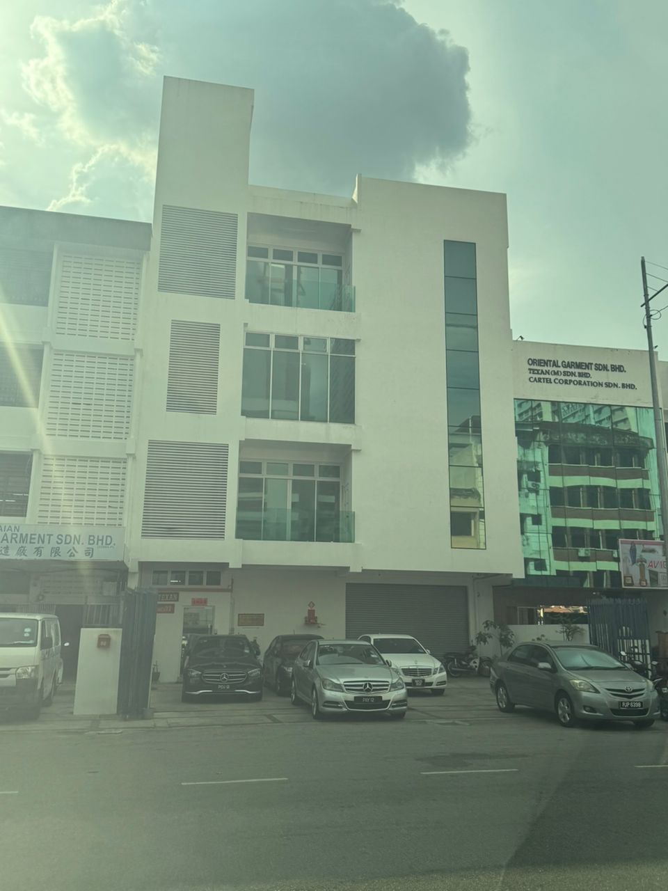 Jalan Kuantan 3 Story Shop with Lift 12000sf - photo 3
