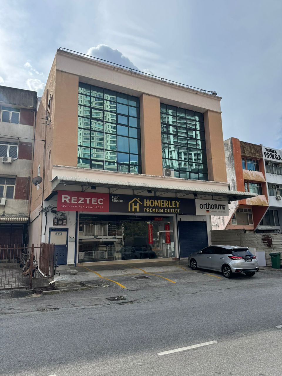 Jalan Kuantan 3 Story Shop with Lift 12000sf - photo 9