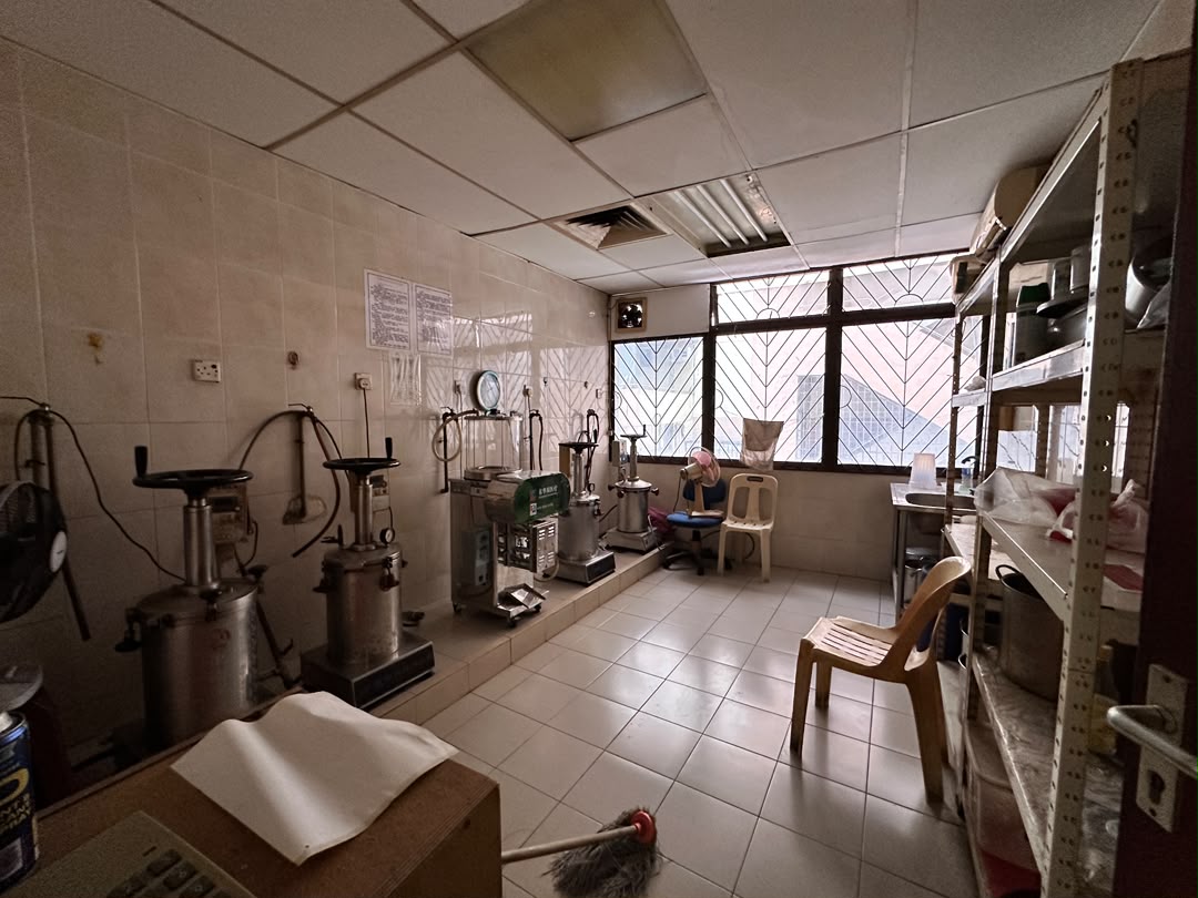 Lebuh Campbell Street 2unit adjoning Shop 9300sf - photo 2