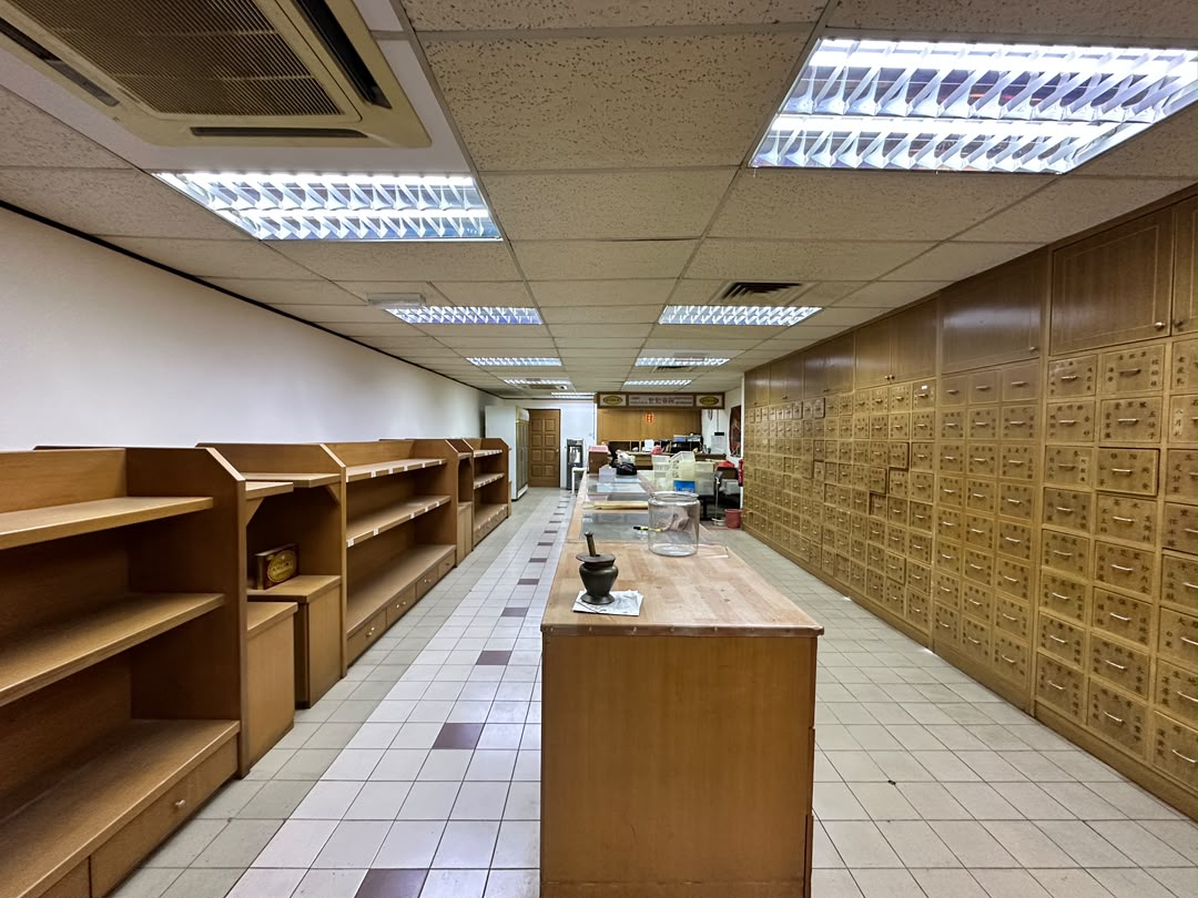 Lebuh Campbell Street 2unit adjoning Shop 9300sf - photo 3