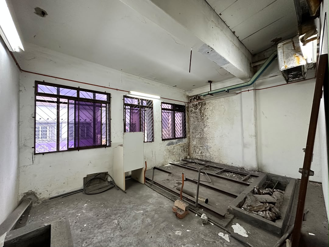 Lebuh Campbell Street 2unit adjoning Shop 9300sf - photo 8