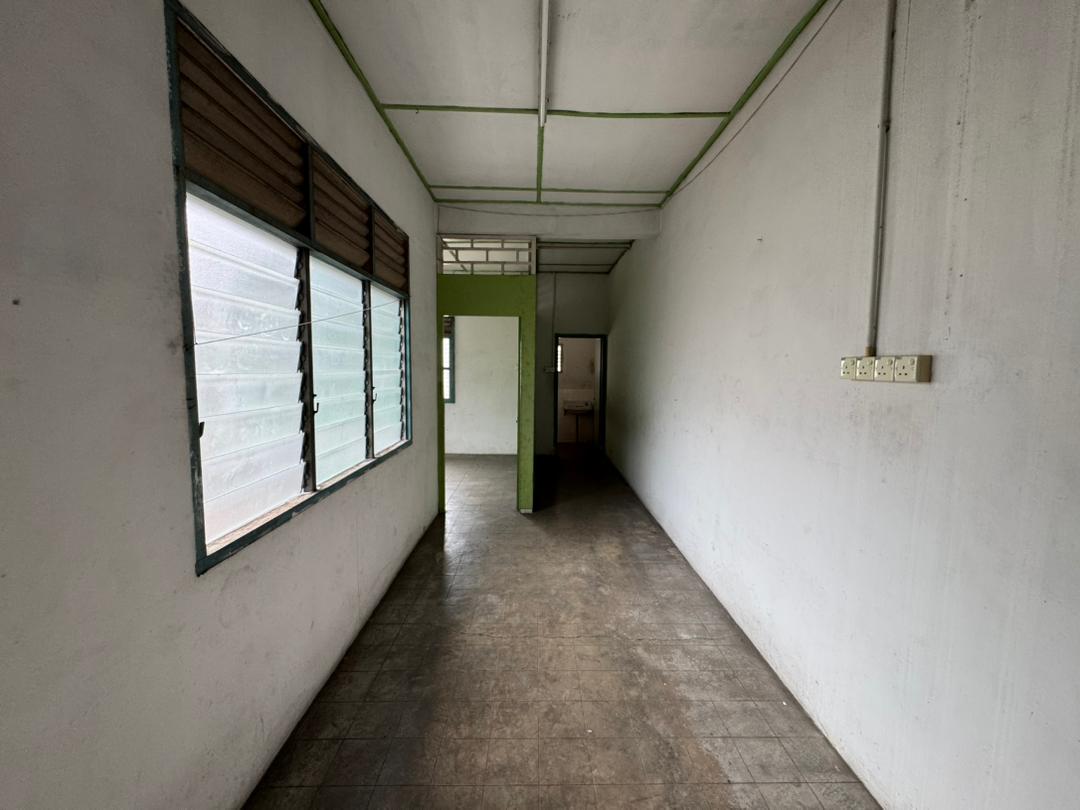 Jalan Air Itam 2 Sty Shop Commercial Title 2200sf - photo 9