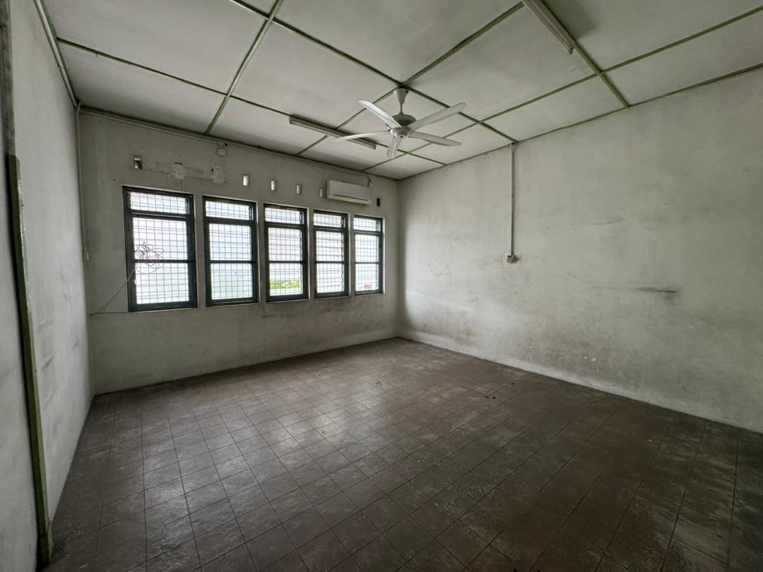 Jalan Air Itam 2 Sty Shop Commercial Title 2200sf - photo 12