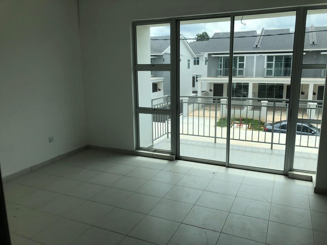 Double Storey Terrace Taman Scientex, Senai - photo 2