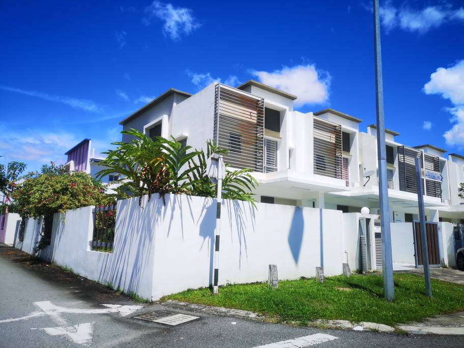 DOUBLE STOREY CORNER ...