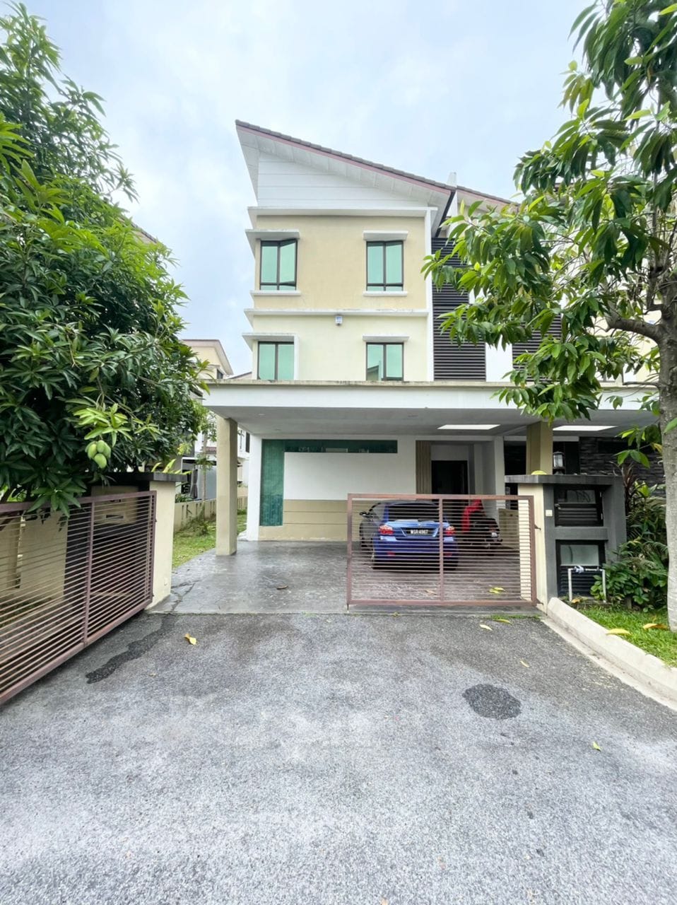 Semi D 3 Storey Tama ...