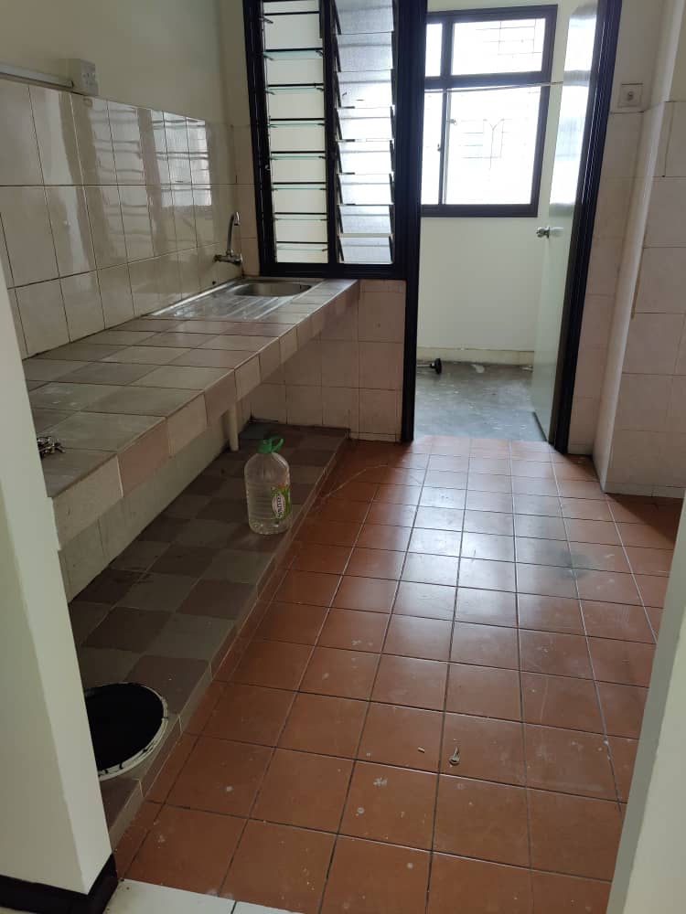 Desa Tanjung partial furnished apartment for sale - photo 3