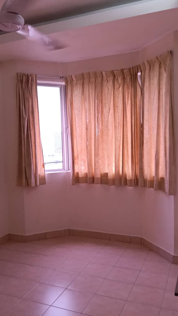 Koi  Tropika Puchong partial furnished for sale - photo 3