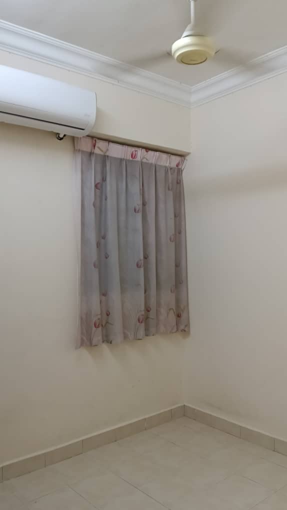 Koi  Tropika Puchong partial furnished for sale - photo 4
