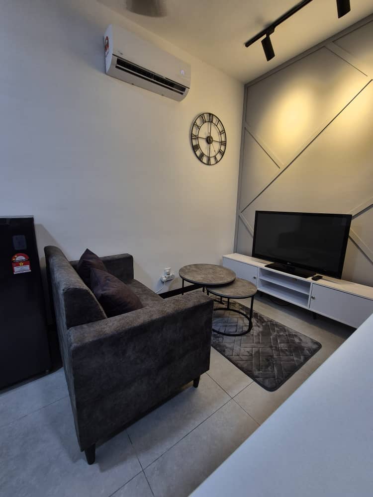 Neu Suites Fully Furnished for rent - photo 2
