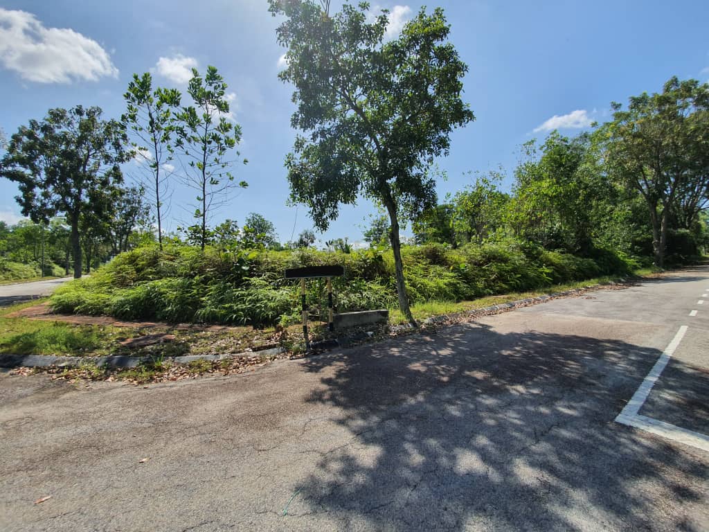 DUAL FRONTAGE CORNER BUNGALOW LOT BUKIT MAHKOTA - photo 3
