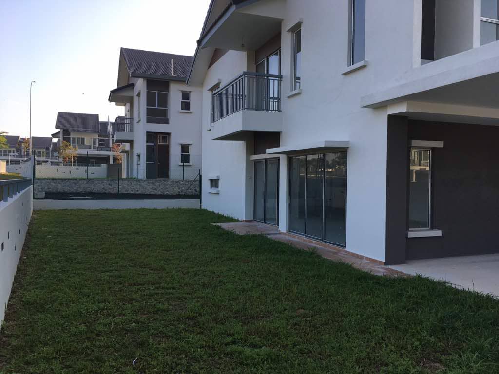 Corner Lot 2 Sty Terrace Serene Height Bangi - photo 2