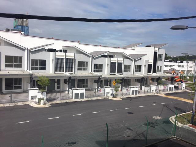 TOWNHOUSE Upper Floor, Taman Universiti, BANGI - photo 2