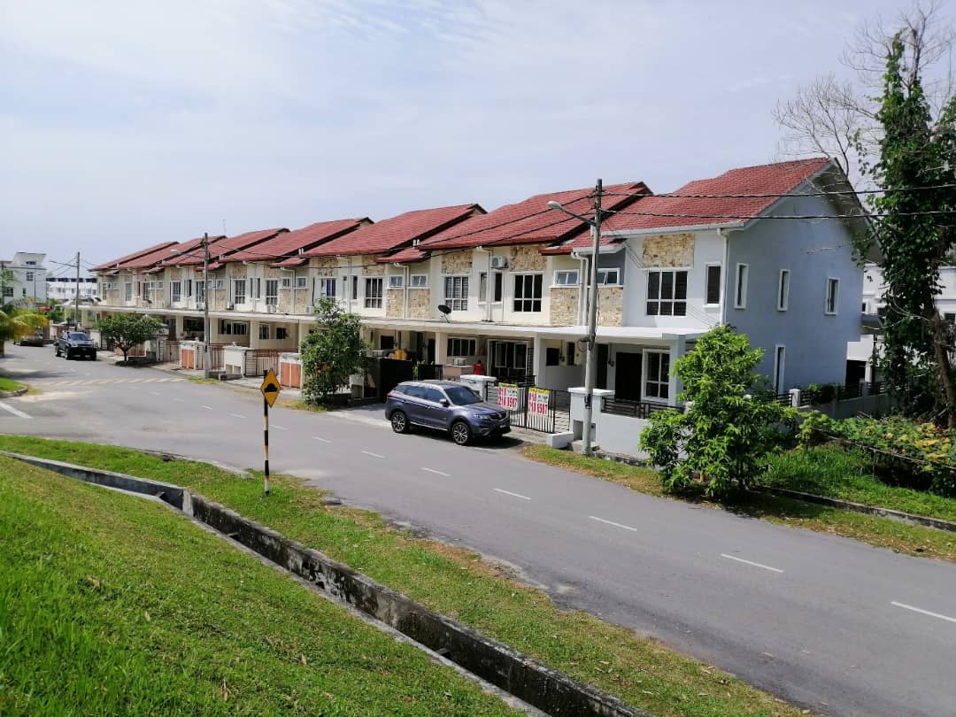 FACING OPEN 2 Storey Taman Universiti Bangi - photo 2