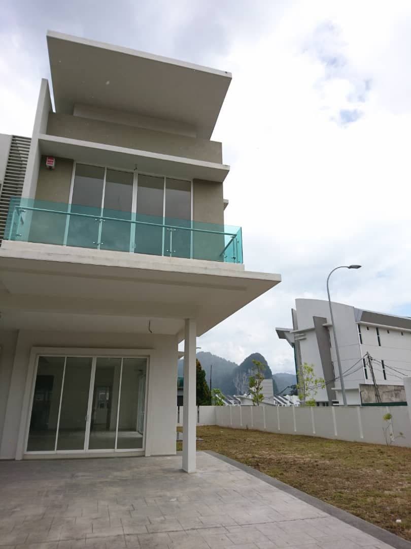 Dolomite Templer Double Storey Corner Lot Selayang