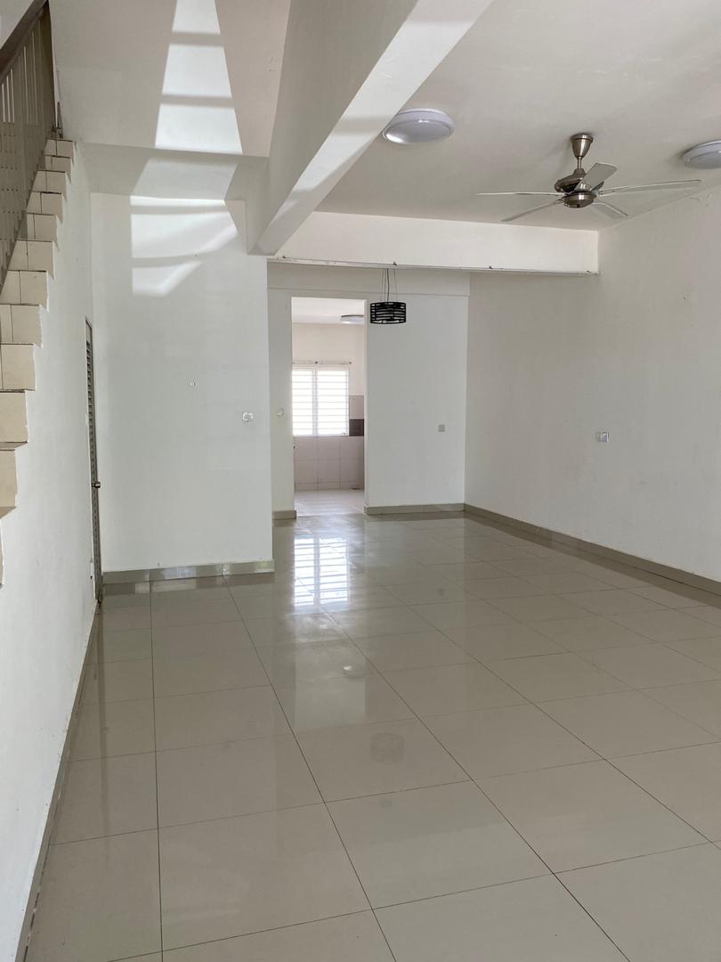 3 Storey Seri Wirani Seksyen 8 - photo 2