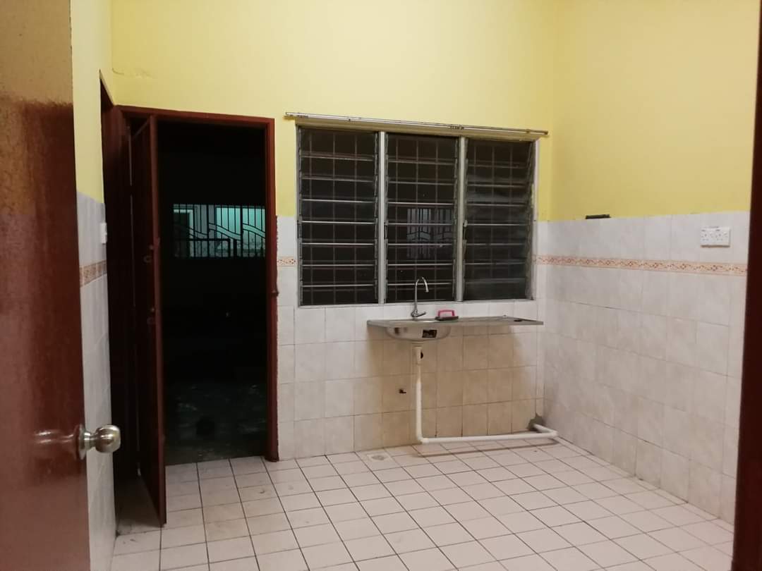 WELL KEPT Double Storey Bandar Puteri Klang - photo 3