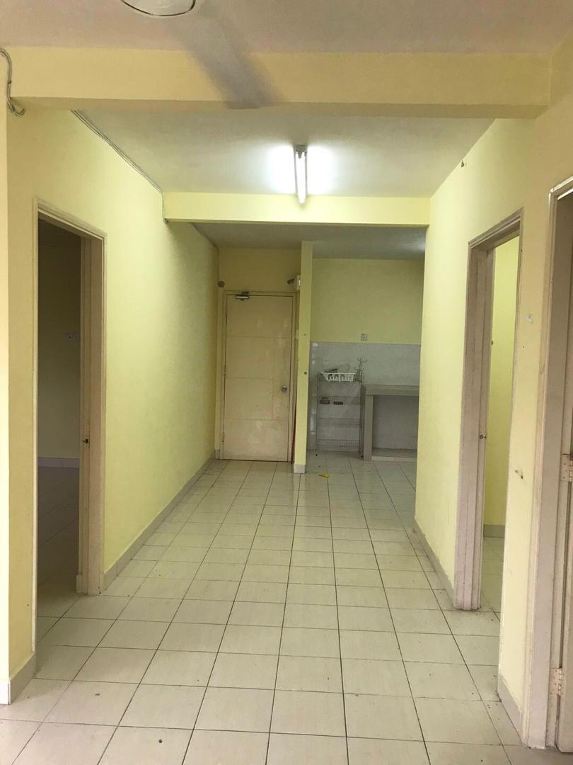 PARTLY FURNISHED MAGNAVILLE CONDO SELAYANG - photo 2