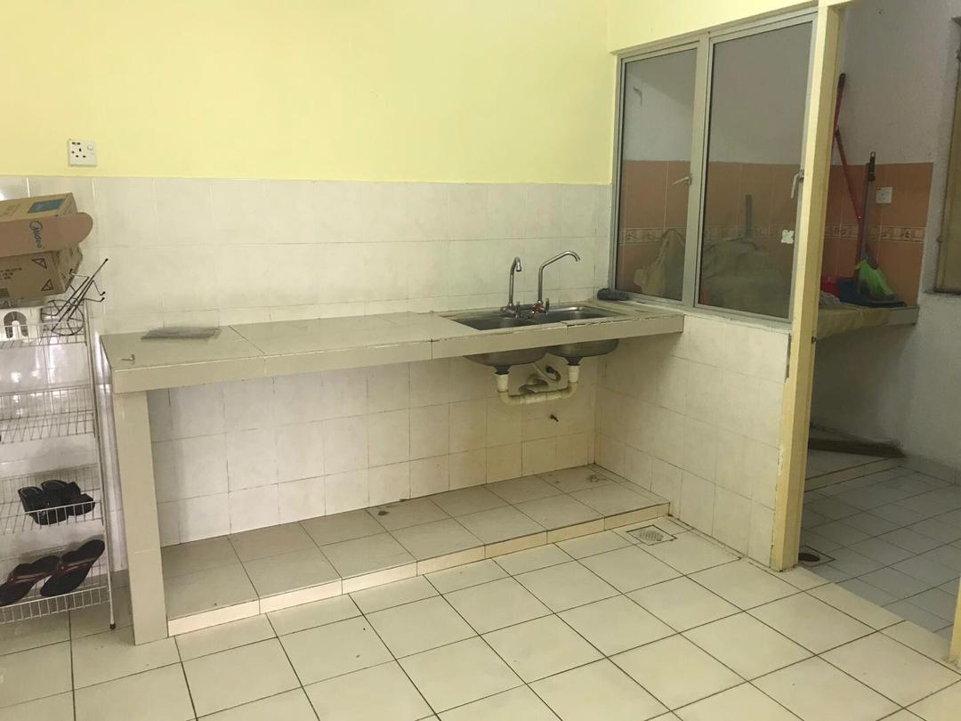 PARTLY FURNISHED MAGNAVILLE CONDO SELAYANG - photo 3