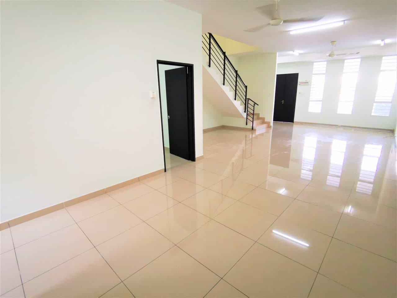 Double Storey Terrace, Bangi Avenue 2 Seksyen 6 - photo 2