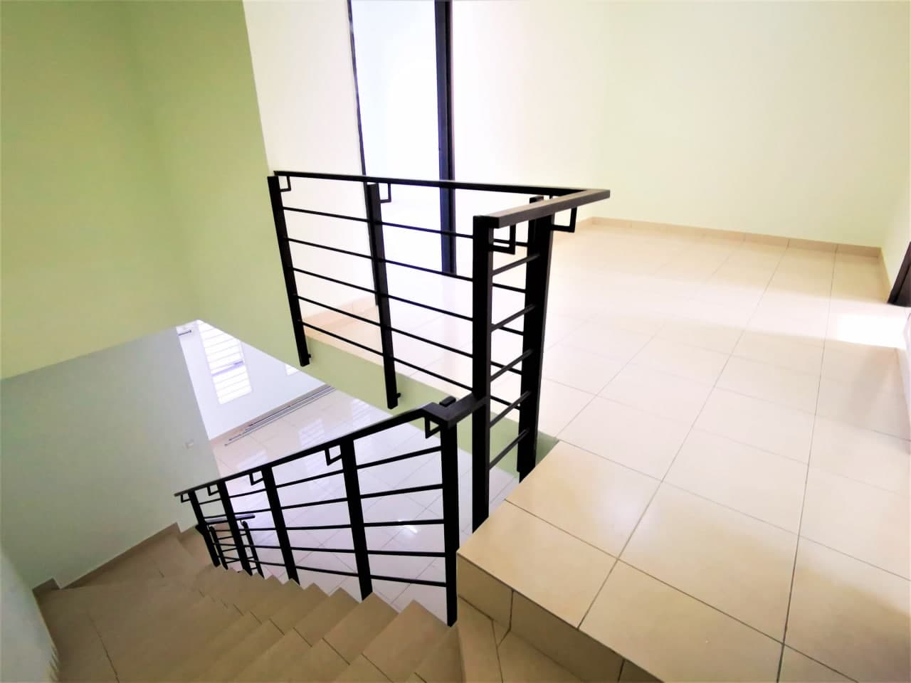 Double Storey Terrace, Bangi Avenue 2 Seksyen 6 - photo 4