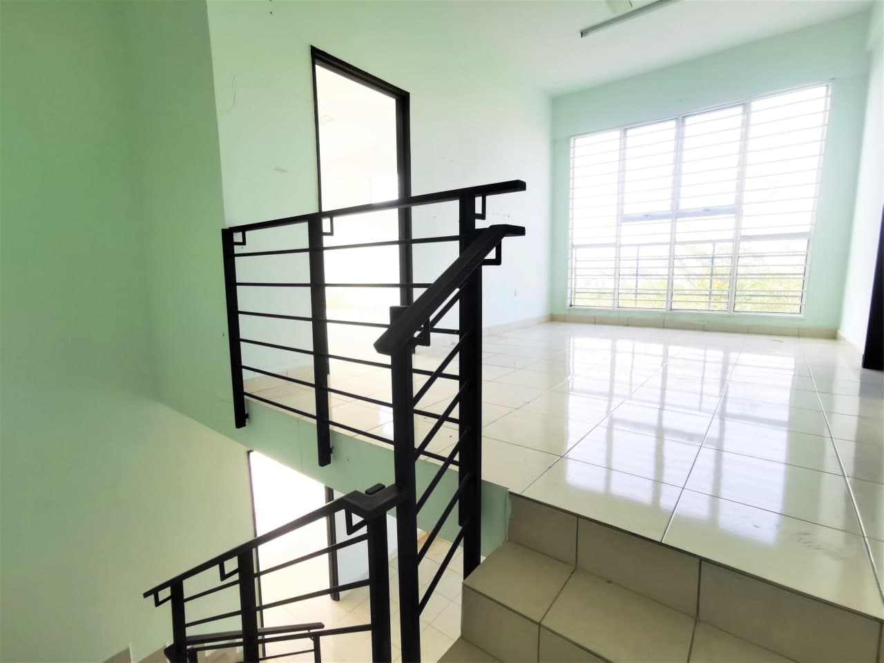 Triple Storey Terrace, Bangi Avenue 3, Seksyen 7 - photo 3