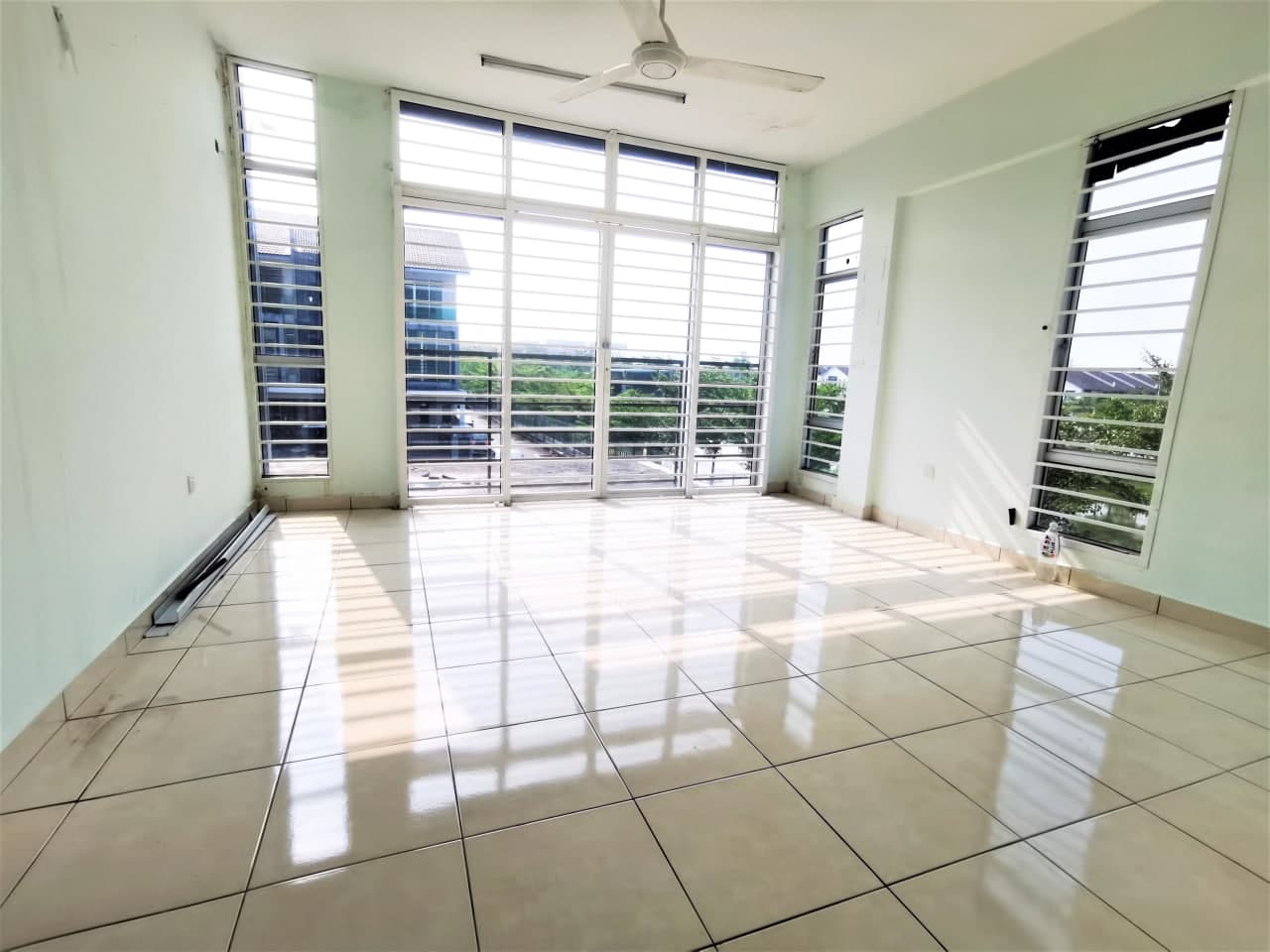 Triple Storey Terrace, Bangi Avenue 3, Seksyen 7 - photo 5