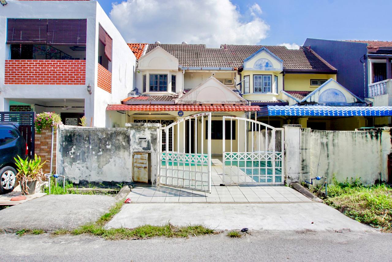 Double Storey Terrace Bandar Tun Hussein Onn Chera