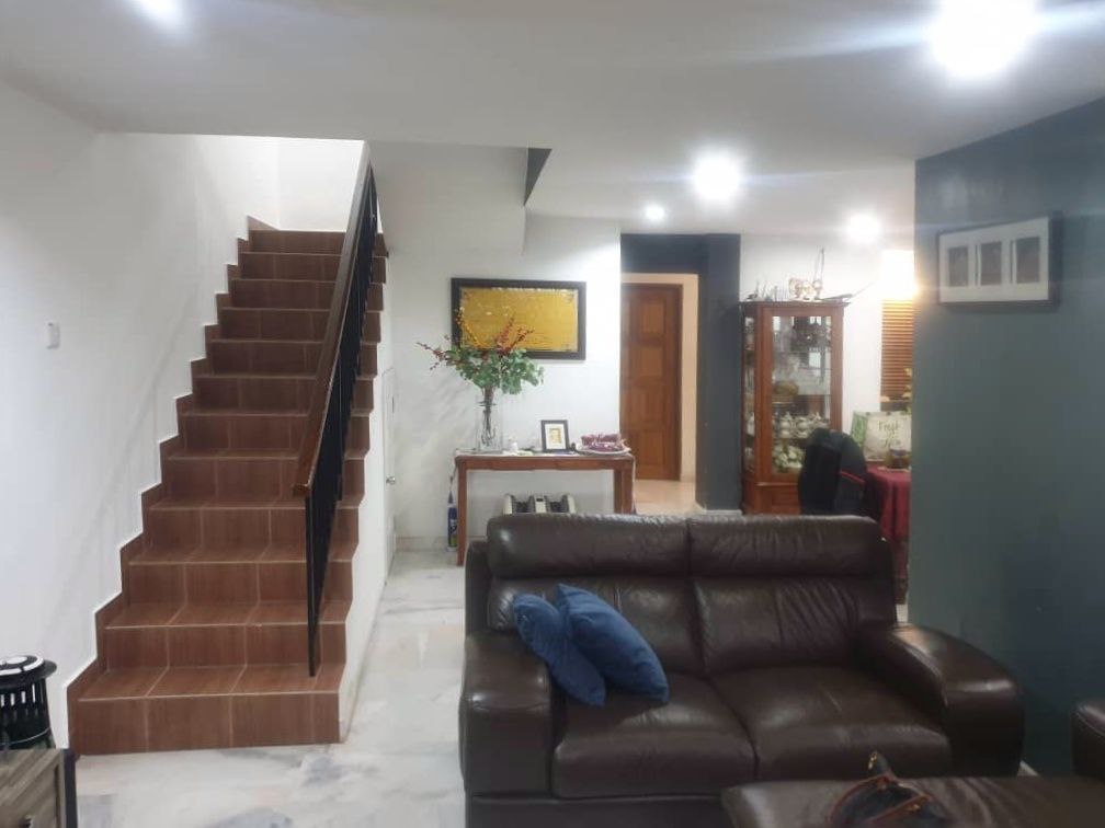 Two and Half Storey Terrace House - photo 2