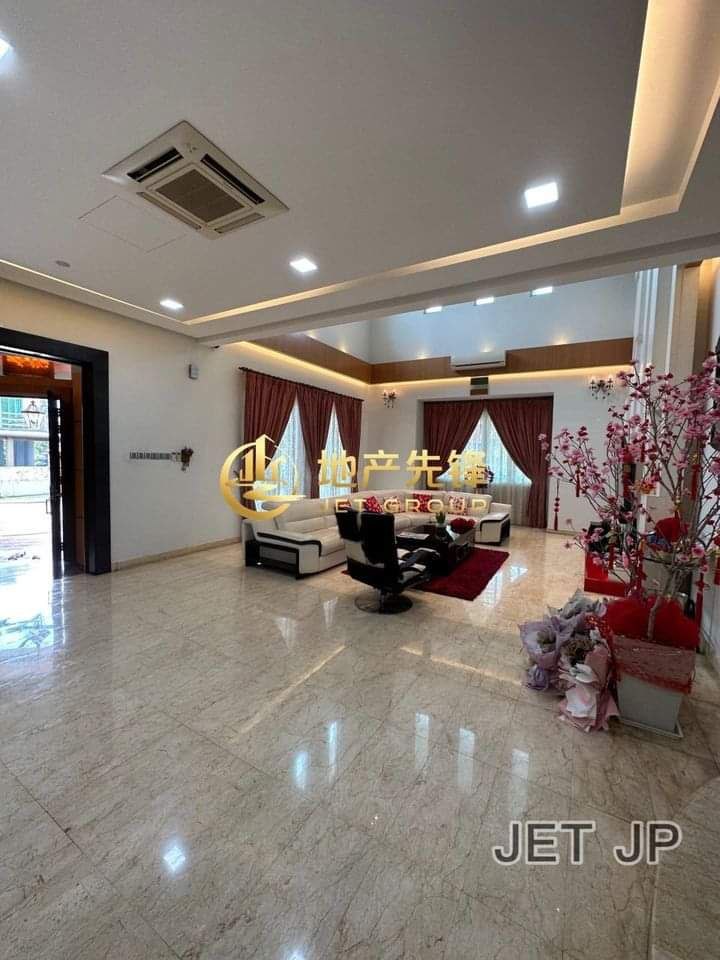 Fully Renovated Double Storey Bungalow Seksyen 13 - photo 2