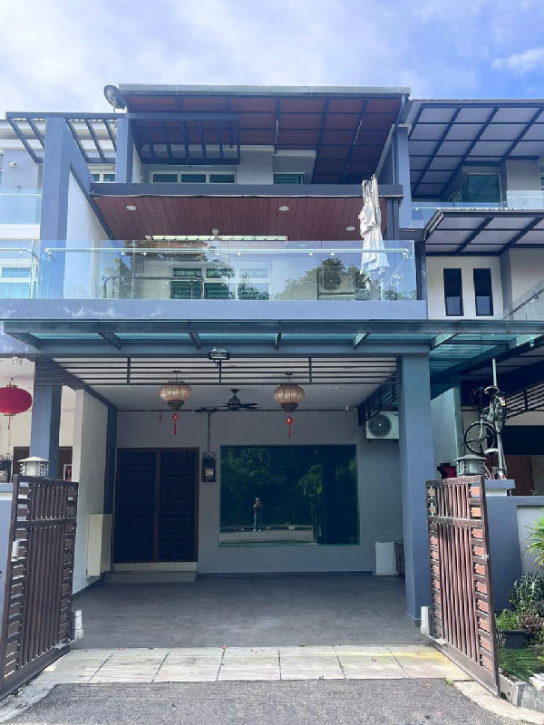 Three Storey Terrace Taman Bukit Minyak Permai