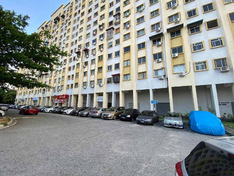 Apartment Palm Court Level 8 For Sale