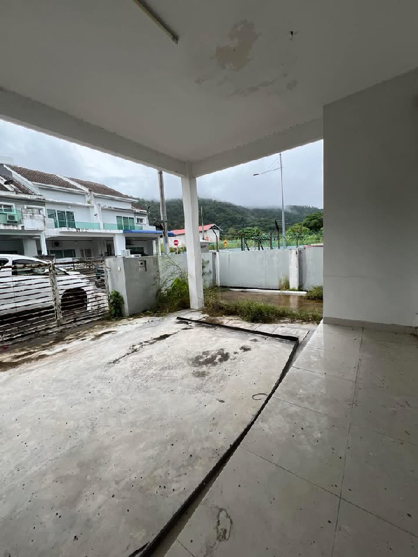 Double Storey Terrace End Lot Teluk Kumbar Residence - photo 2