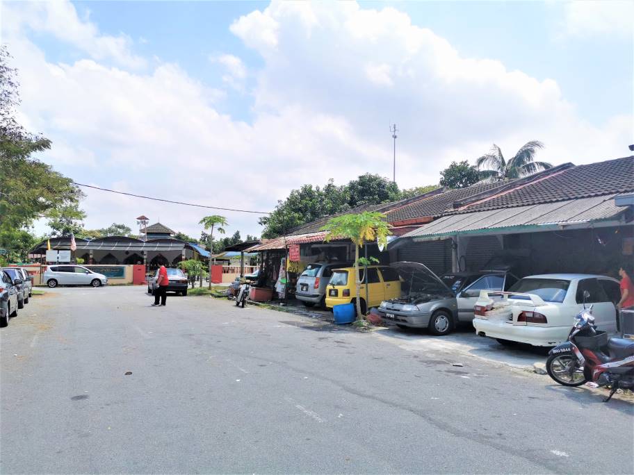 BELOW MARKET LOT KEDAI Seksyen 17, Shah Alam - photo 1