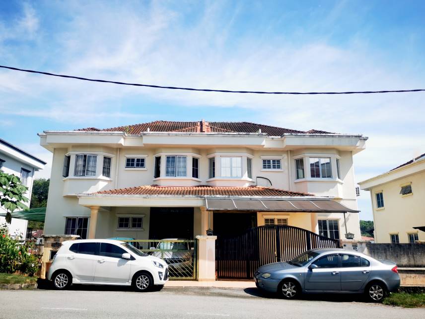 NICE UNIT 3-Storey Semi D Taman Seri Mewah Kajang