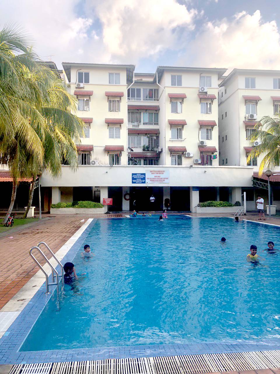 FACING POOL Apartment Murah Petaling Jaya