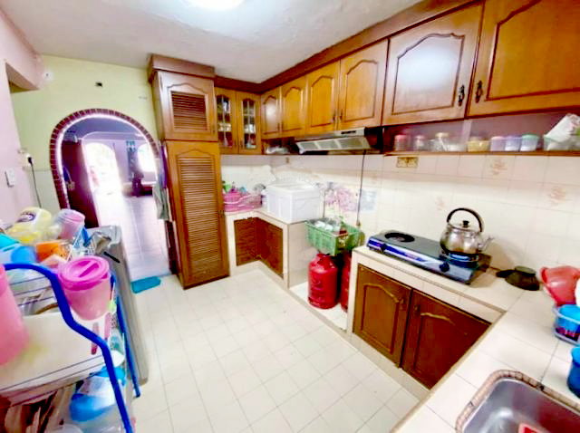 SUPERB LOCATION Double Storey Near Hospital S19