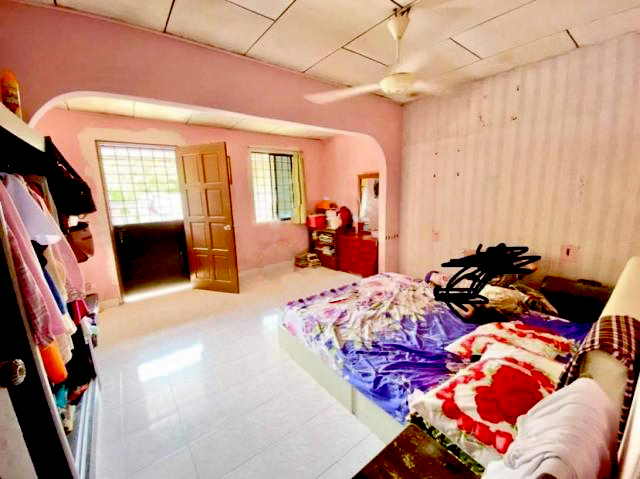 SUPERB LOCATION Double Storey Near Hospital S19 - photo 2