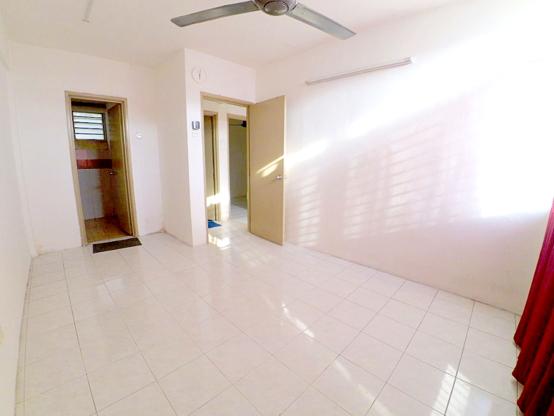 WITH LIFT Apartment Dengkil - photo 3