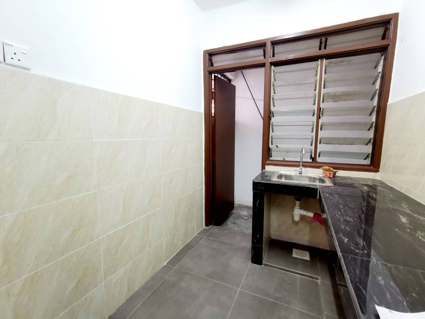 RENOVATED Pangsapuri Low Cost, Putra Height - photo 3