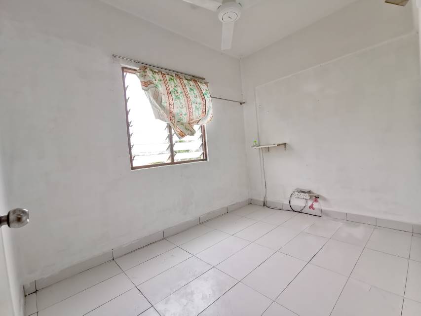 STRATA Flat Bangi Fully Tiles - photo 2