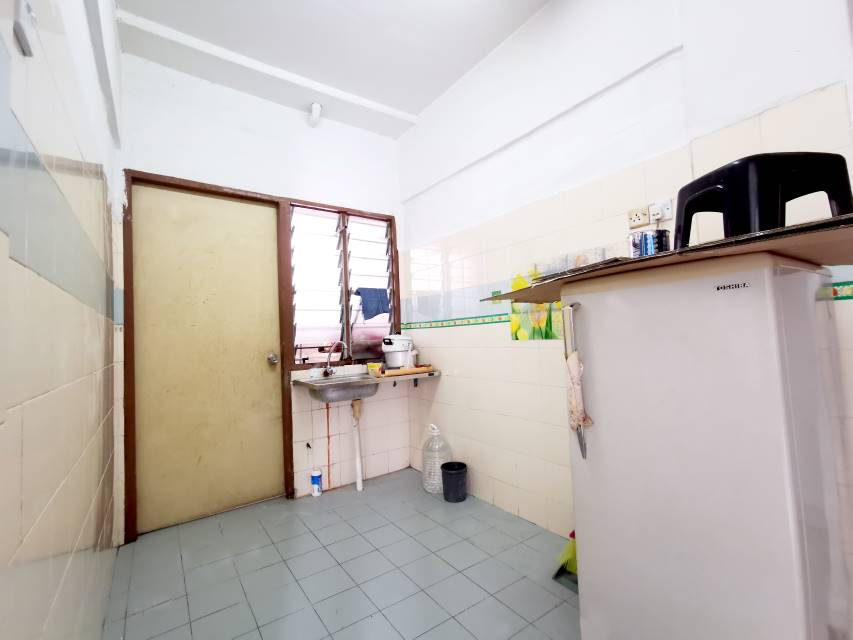 STRATA Flat Bangi Fully Tiles - photo 3