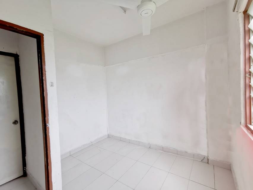 STRATA Flat Bangi Fully Tiles - photo 5