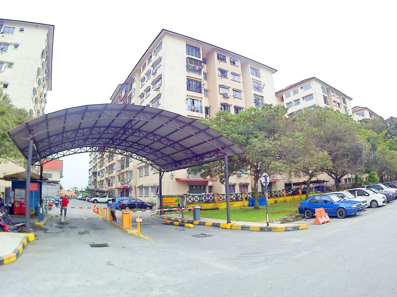NICE UNIT TO STAY OR INVEST AT PUCHONG
