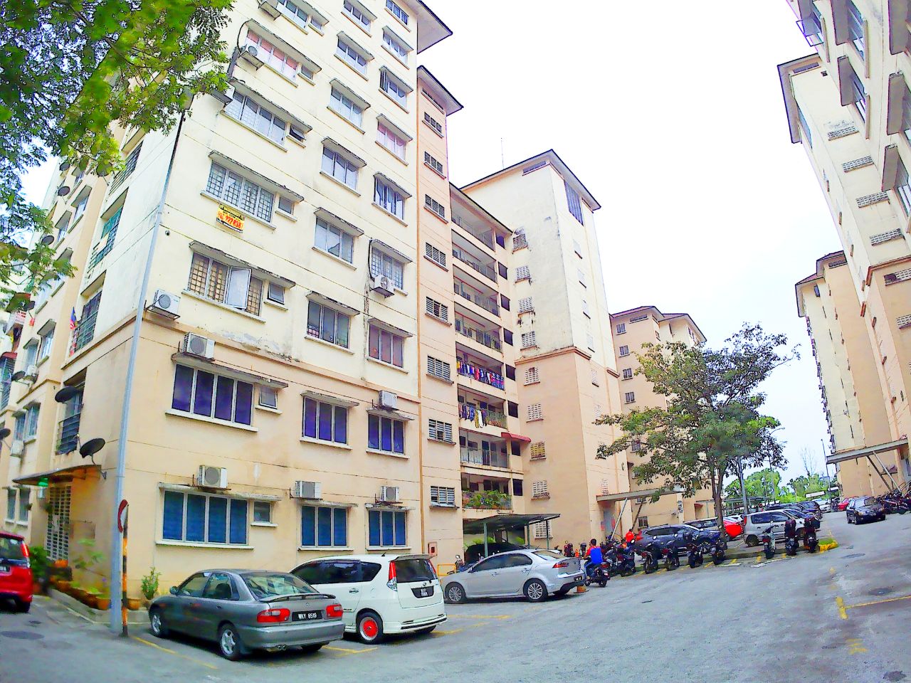 NICE UNIT TO STAY OR INVEST AT PUCHONG - photo 2