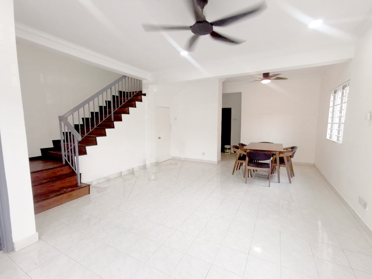 NEWLY RENOVATED END LOT Double Storey BSP - photo 3