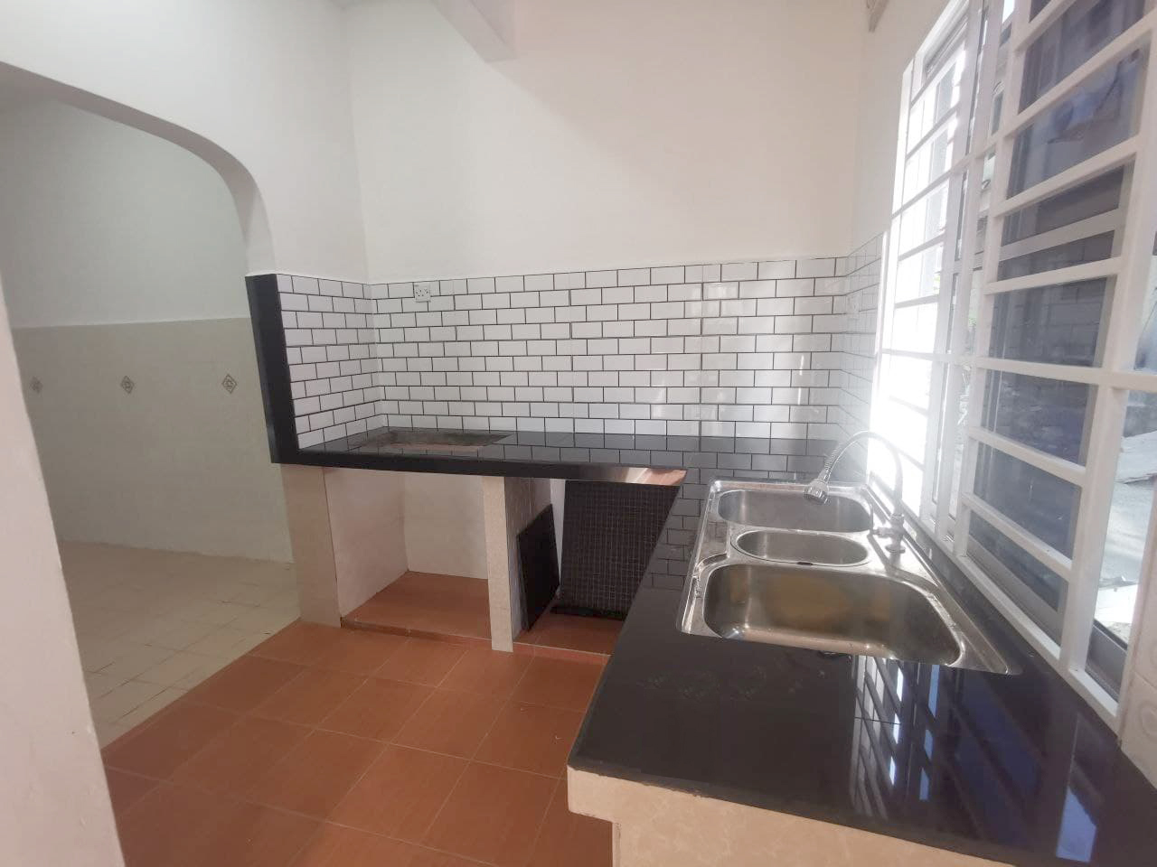 NEWLY RENOVATED END LOT Double Storey BSP - photo 4